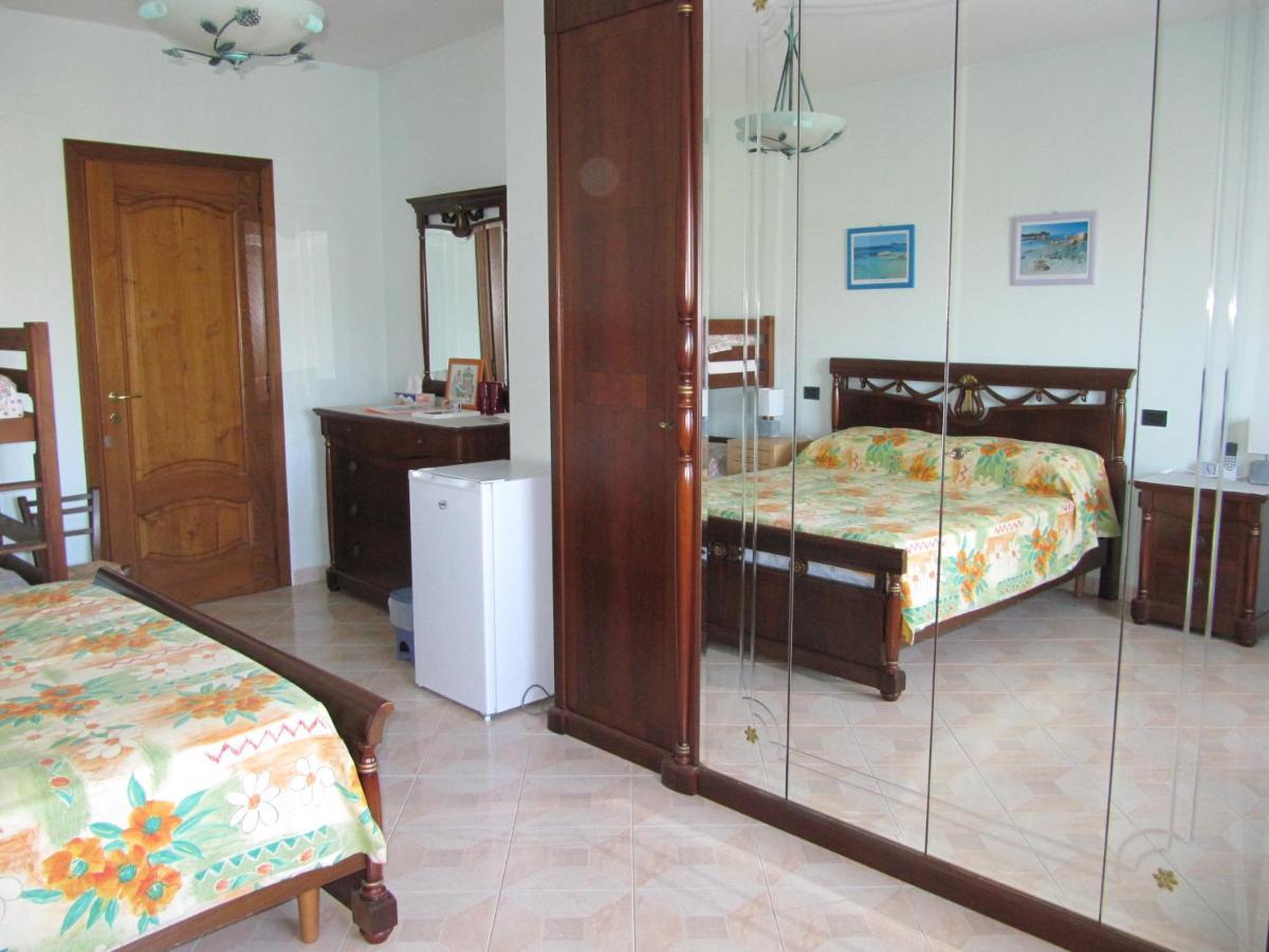 Il Portico Bed & Breakfast Uras Eksteriør bilde