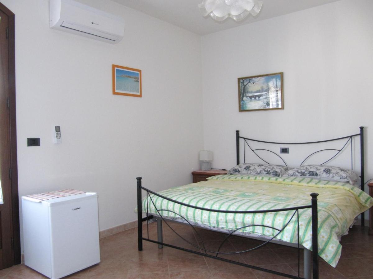 Il Portico Bed & Breakfast Uras Eksteriør bilde