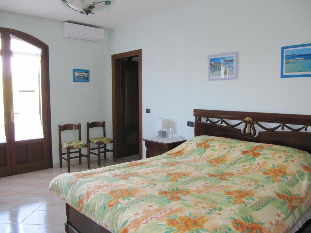 Il Portico Bed & Breakfast Uras Eksteriør bilde