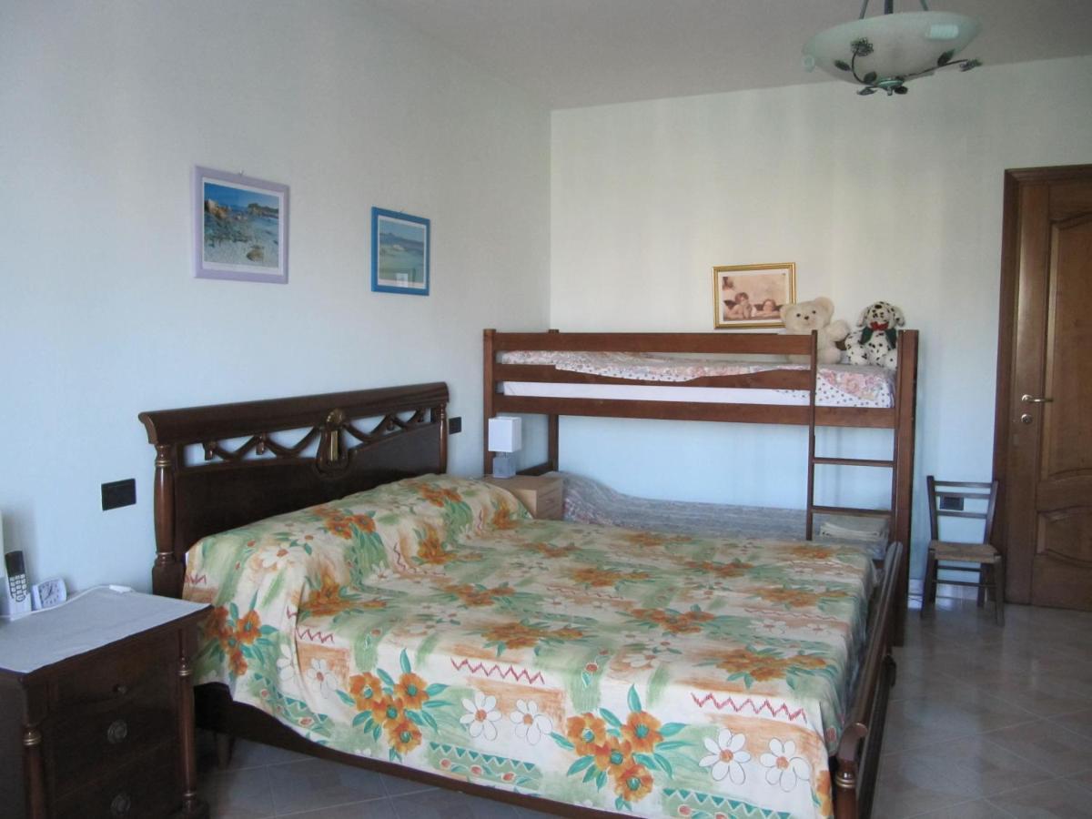 Il Portico Bed & Breakfast Uras Eksteriør bilde