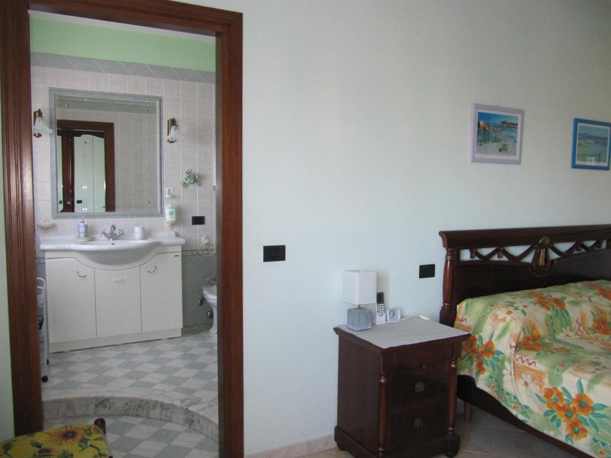 Il Portico Bed & Breakfast Uras Eksteriør bilde