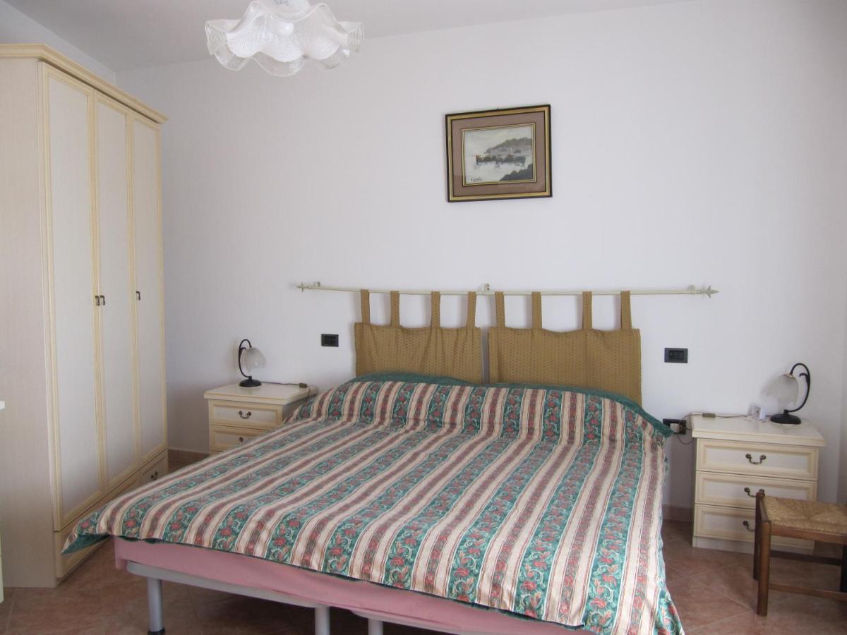 Il Portico Bed & Breakfast Uras Eksteriør bilde