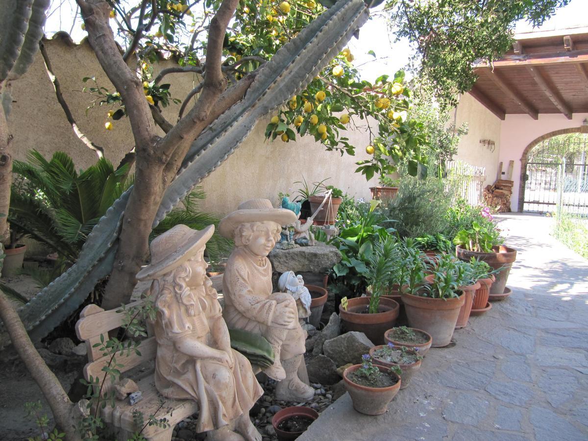 Il Portico Bed & Breakfast Uras Eksteriør bilde