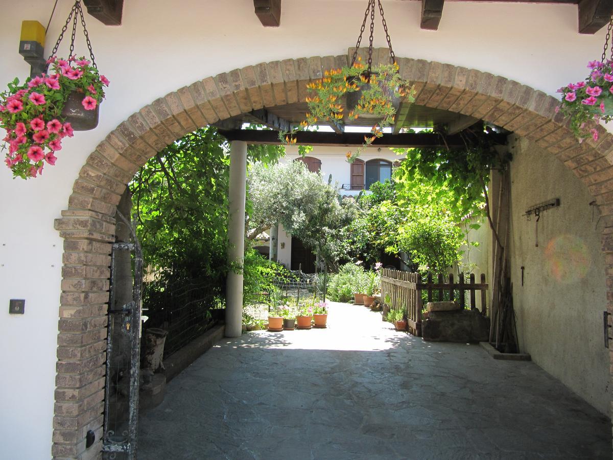 Il Portico Bed & Breakfast Uras Eksteriør bilde