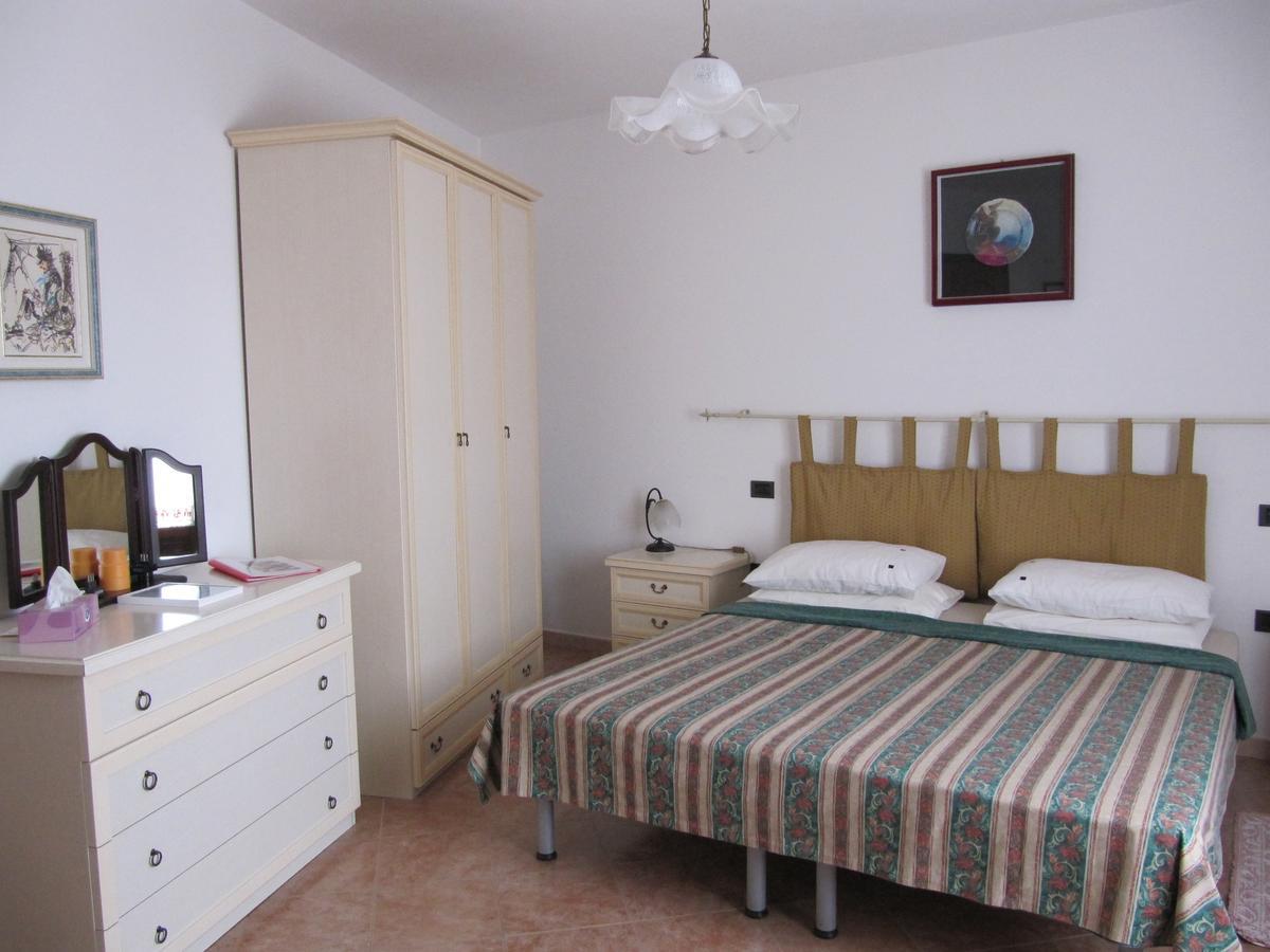 Il Portico Bed & Breakfast Uras Eksteriør bilde