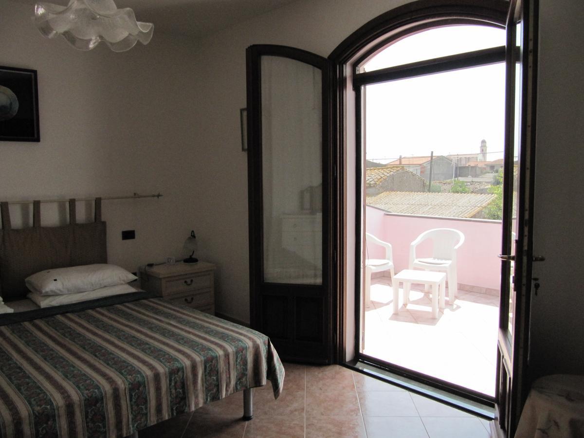 Il Portico Bed & Breakfast Uras Eksteriør bilde